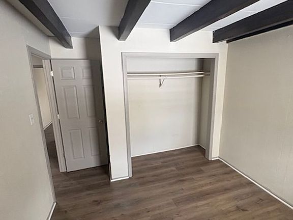 3rd image of 528 Henrietta St APT 4