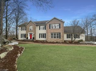 16 Gary Ct, Mount Olive Twp., NJ 07836