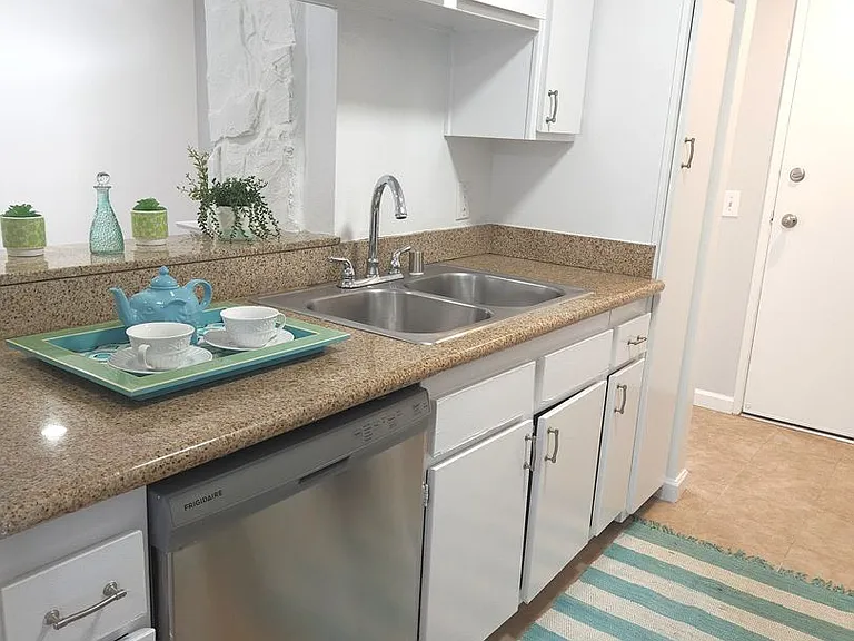 13028 Valleyheart Dr — Photo 17