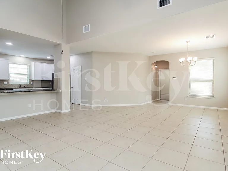9207 Penfield Dr — Photo 5