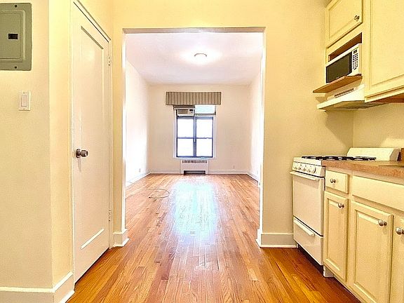 5th image of 34 W 86th St #A3