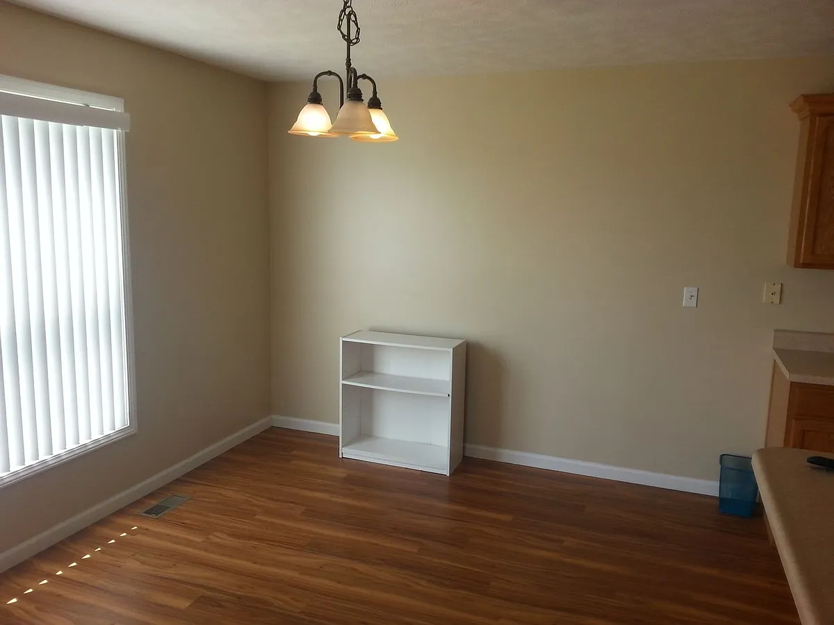Building Photo - 703A Sunflower St