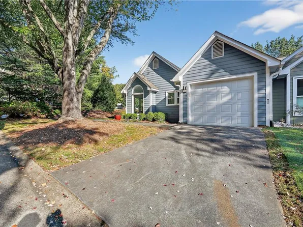 2801 Shadowbrook Ln, Winston Salem, NC 27103