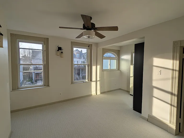 347 Spahr St — Photo 17