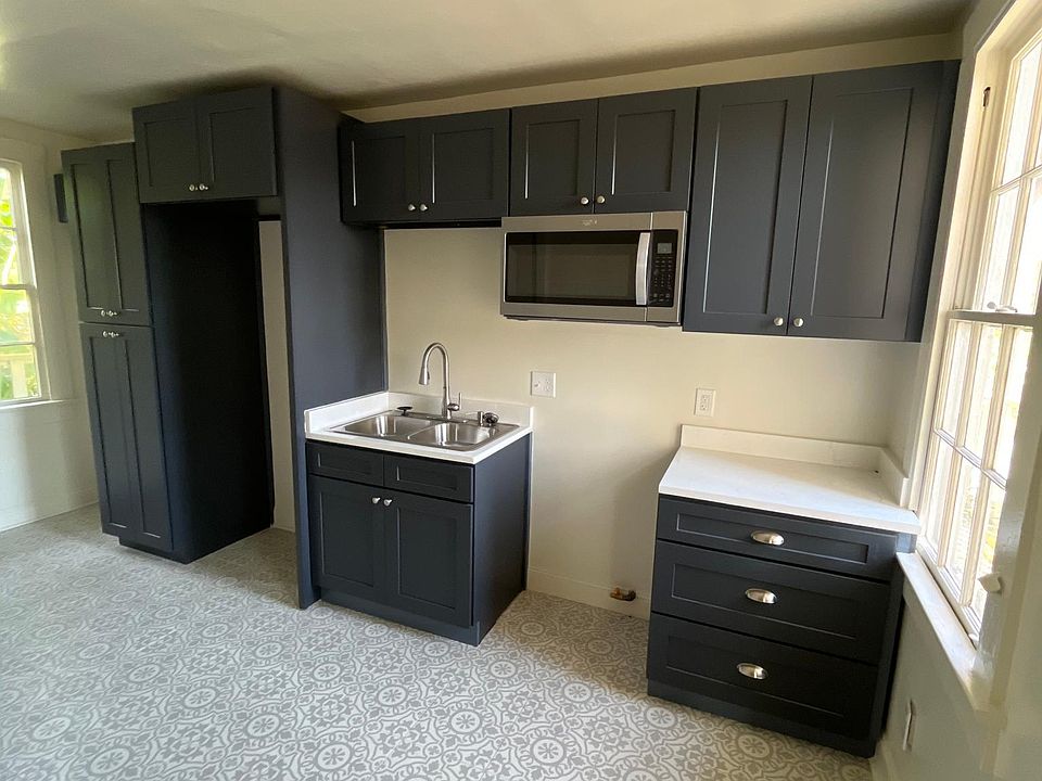 1st image of 3917 Laurel St #3919