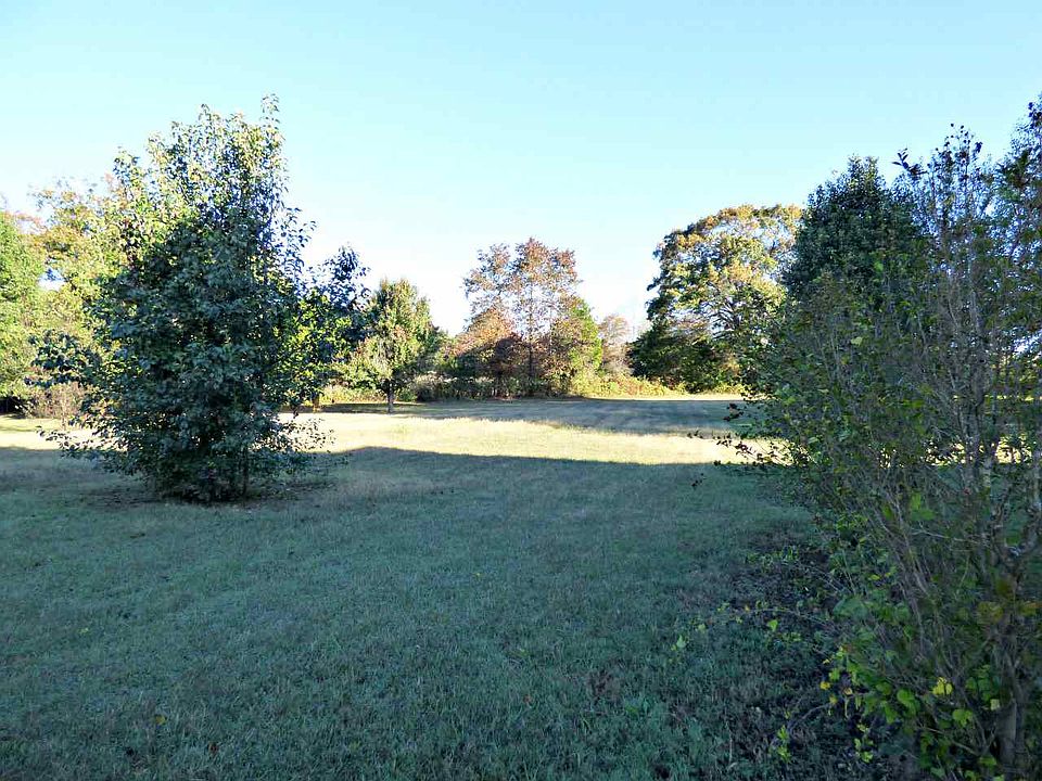2nd image of 911 Red Oak Ln