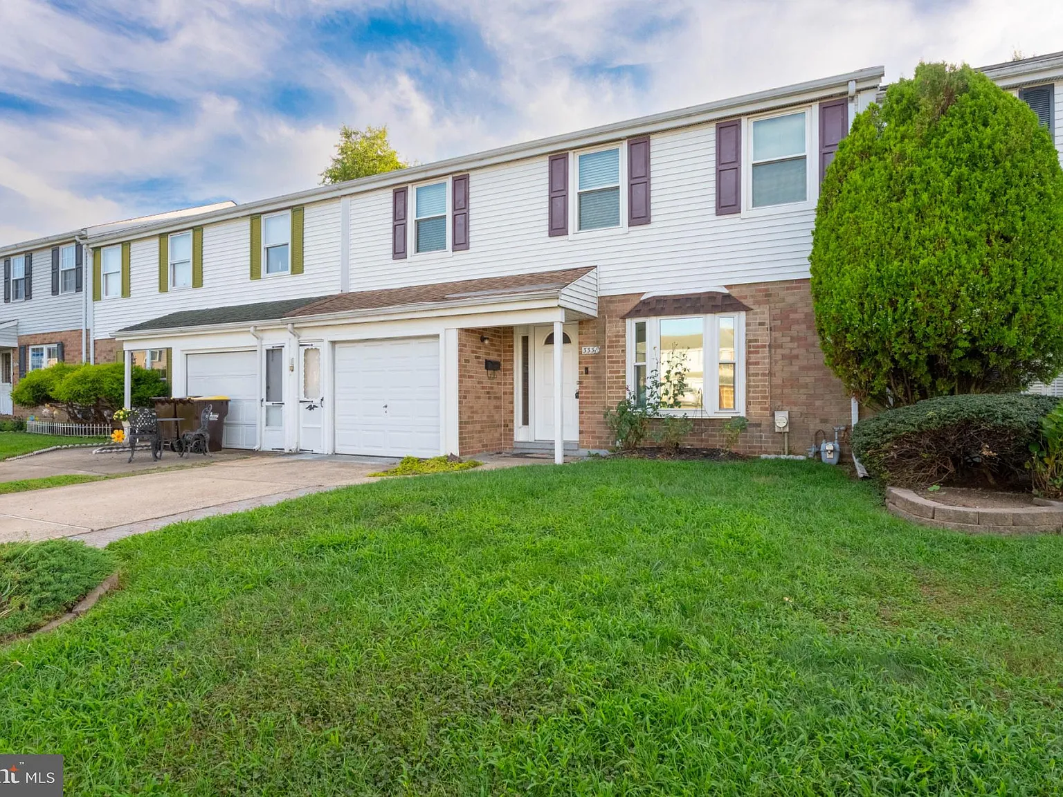 3 bed, 2.5 bath, 2051 sqft, $2,700 — Photo 2