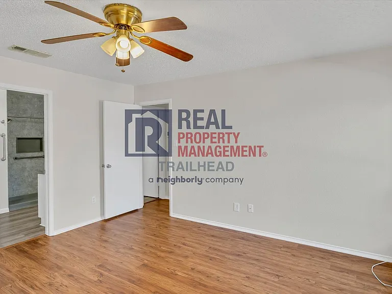 732 Burlington Ave — Photo 17