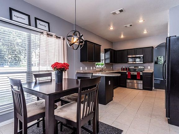 4th image of 9804 Walnut Hill Dr