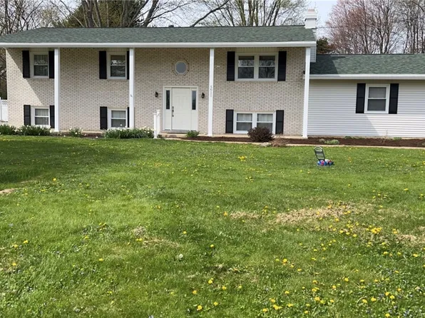 5611 Comanche St NW, North Canton, OH 44720