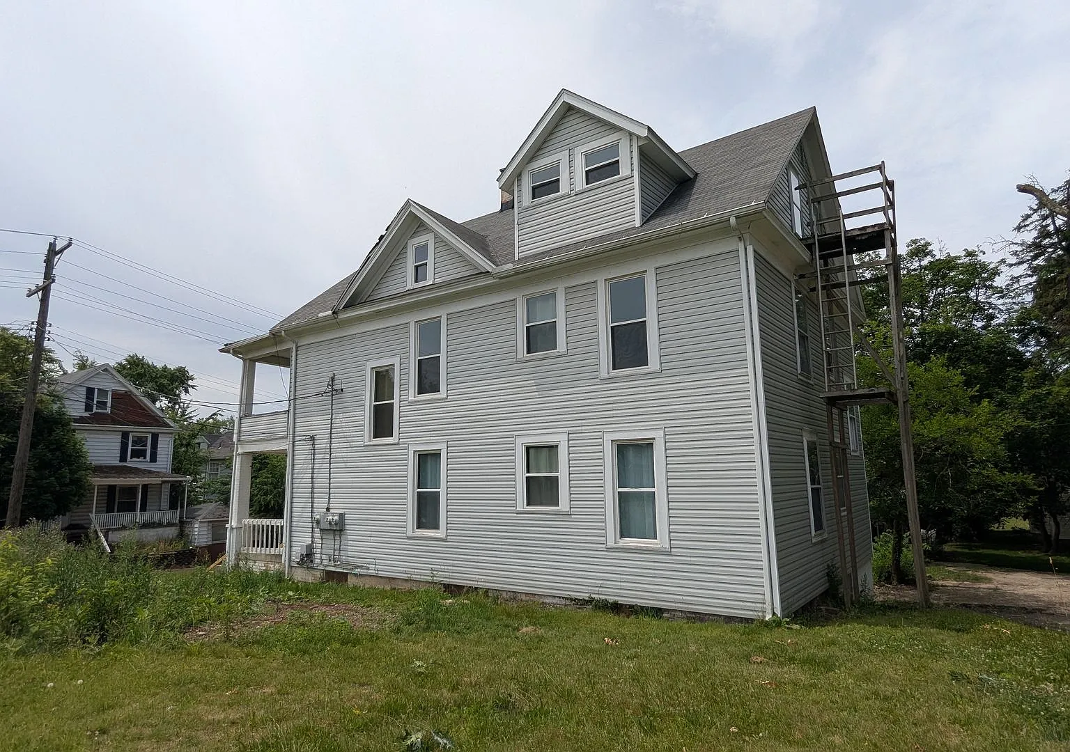 8th St Triplex — Photo 3