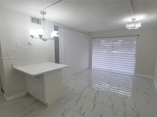 5201 NW 7th St APT 106, Miami, FL 33126