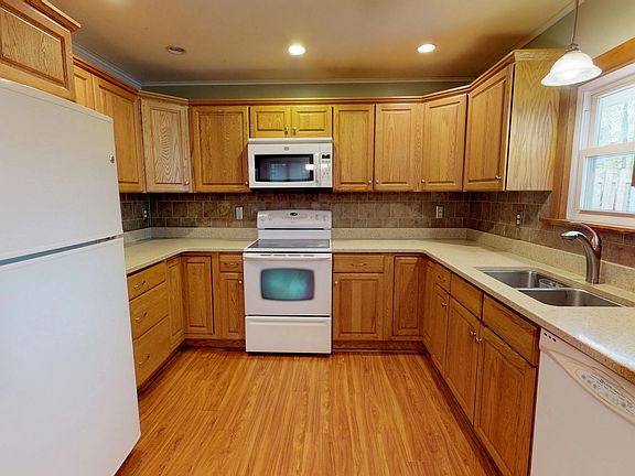 4th image of 205 Laurel Blvd