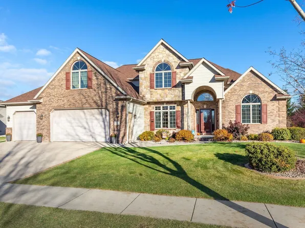 621 Roland St, Combined Locks, WI 54113