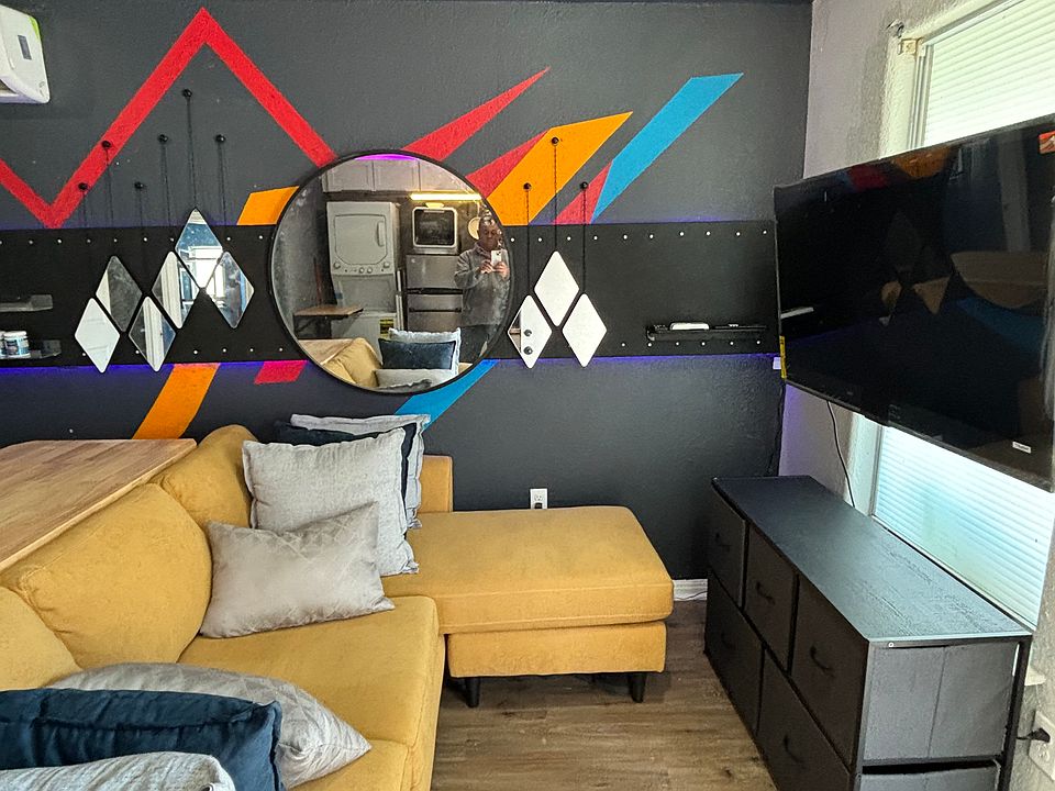 1st image of 326 Lamar St #3