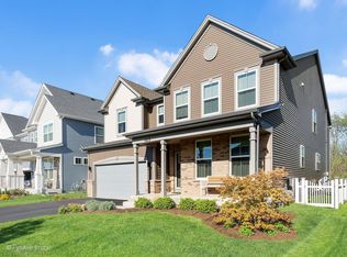 125 S Pointe Ave, South Elgin, IL 60177