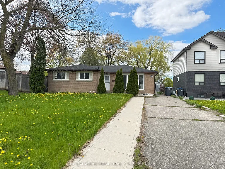 26 Dunblaine Cres — Photo 1