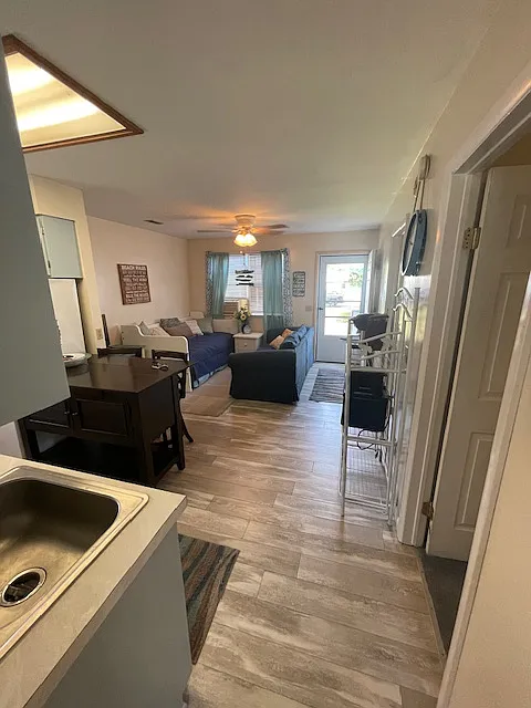 2 bed, 950 sqft, $1,200 — Photo 3