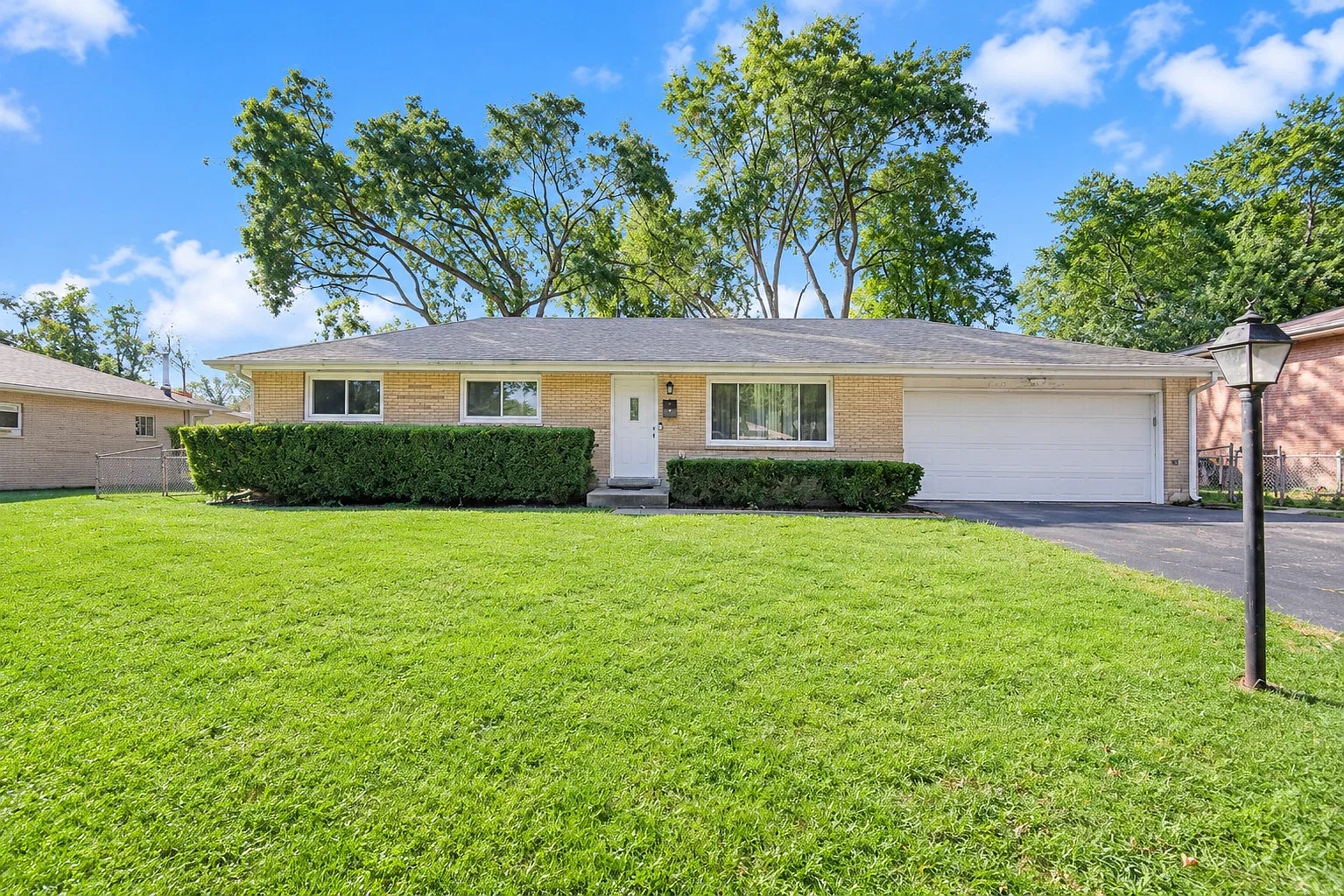 3 bed, 1.5 bath, 1075 sqft, $3,000 — Photo 1
