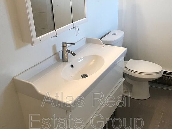 3rd image of 137 W Broadmoor Dr Unit 1