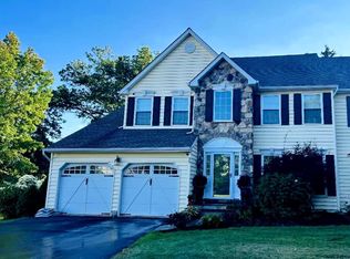 33 Sterling Crest Ct, Doylestown, PA 18901