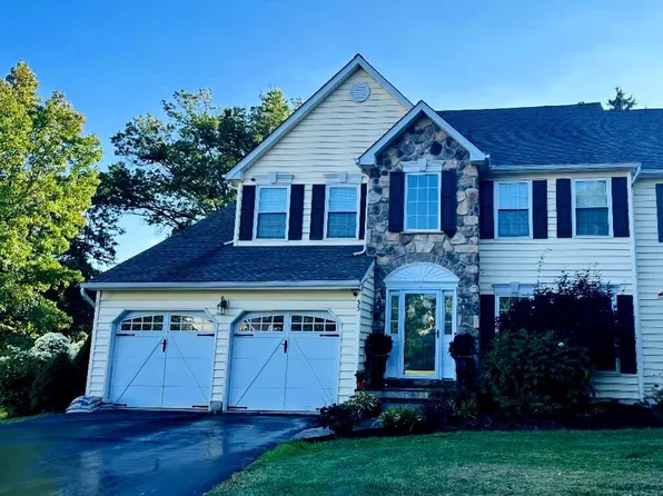 33 Sterling Crest Ct, Doylestown, PA 18901