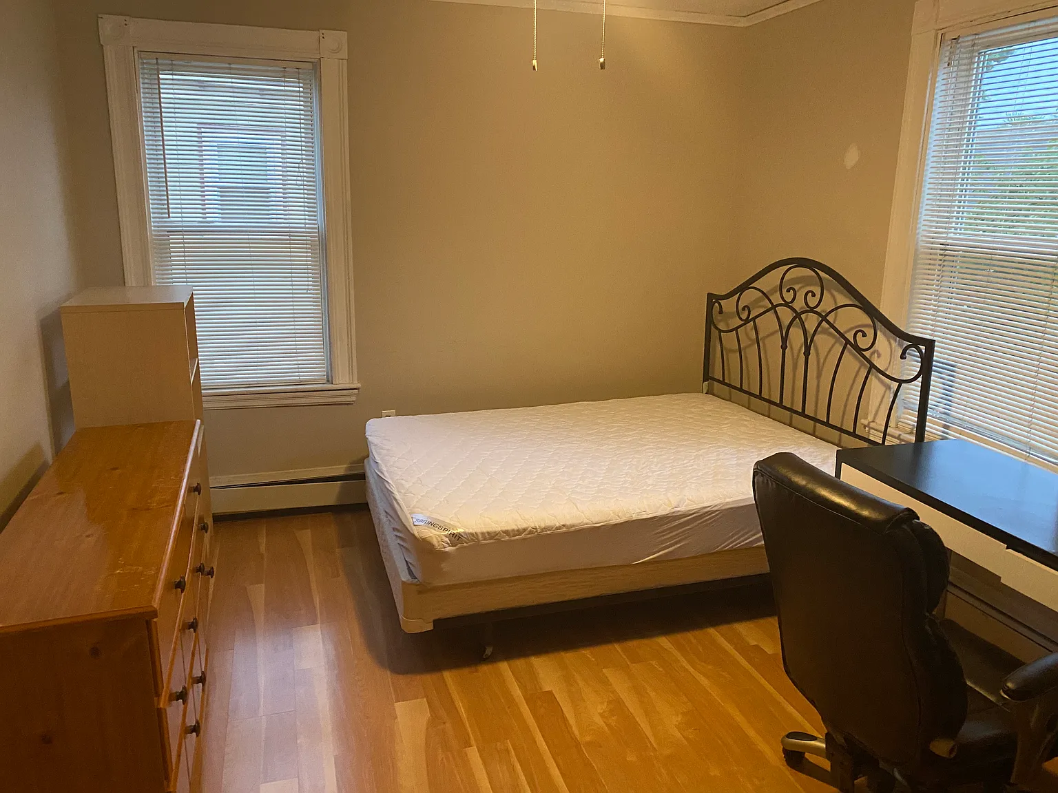3 bed, 1350 sqft, $4,490 — Photo 4