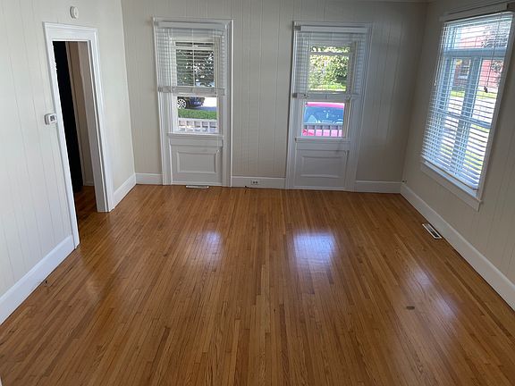 4th image of 257 W 3rd St Unit 1