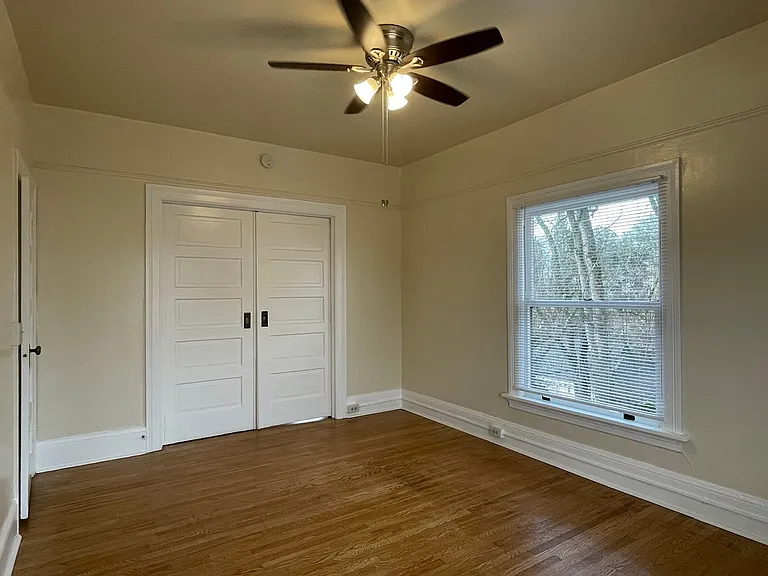 Chetopa Apartments — Photo 11