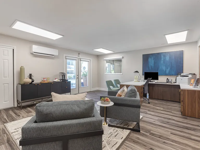 Chatsworth Pointe Apartment Homes — Photo 25