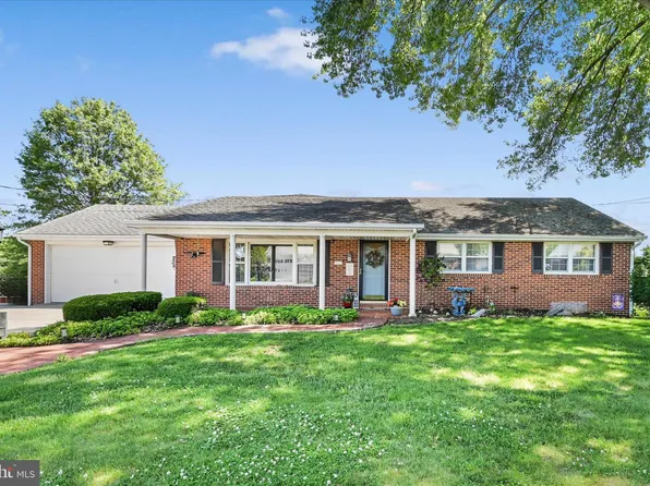 627 Pine Hill Rd, Lititz, PA 17543