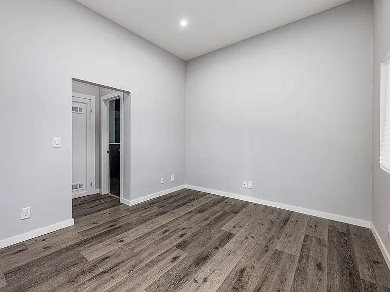 1517 W 12th Pl — Photo 6