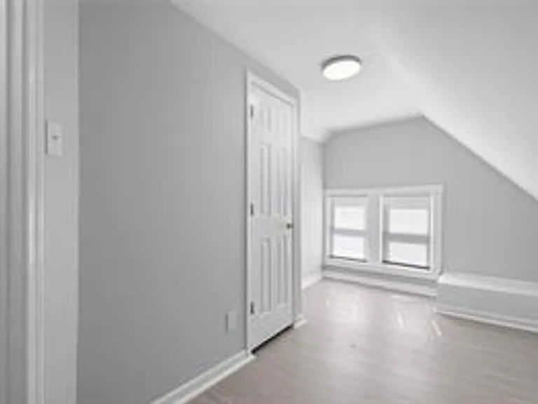 653 29th St #B — Photo 19
