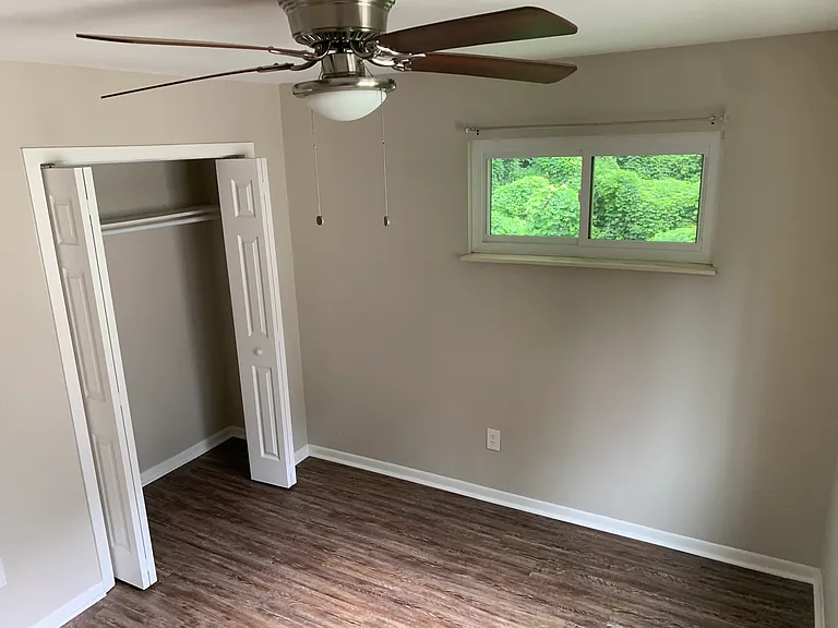 3300 Valley View Dr N — Photo 8