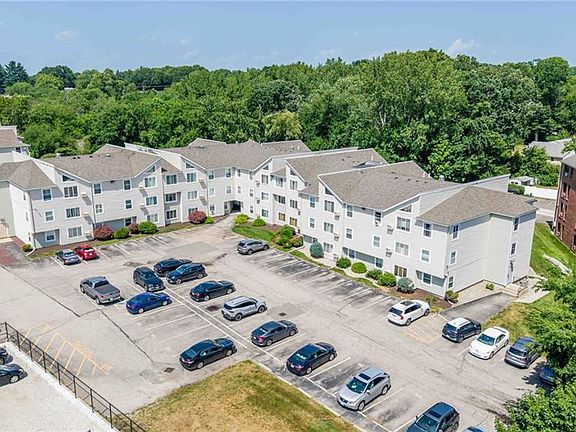 2nd image of 200 Woodlawn Ave APT 203