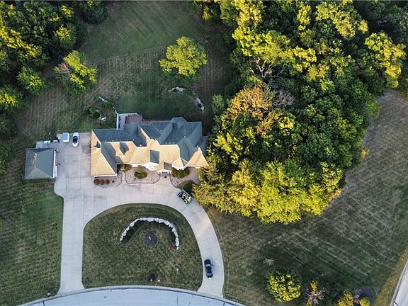 3rd image of 5033 Lewis Dr