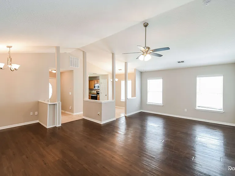 8450 Maple St — Photo 5