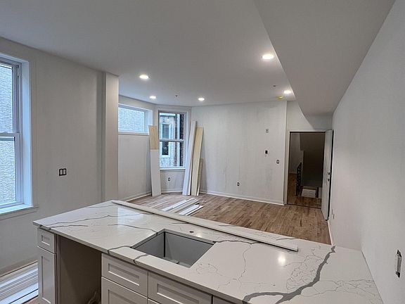 2nd image of 1930 W Girard Ave #2R