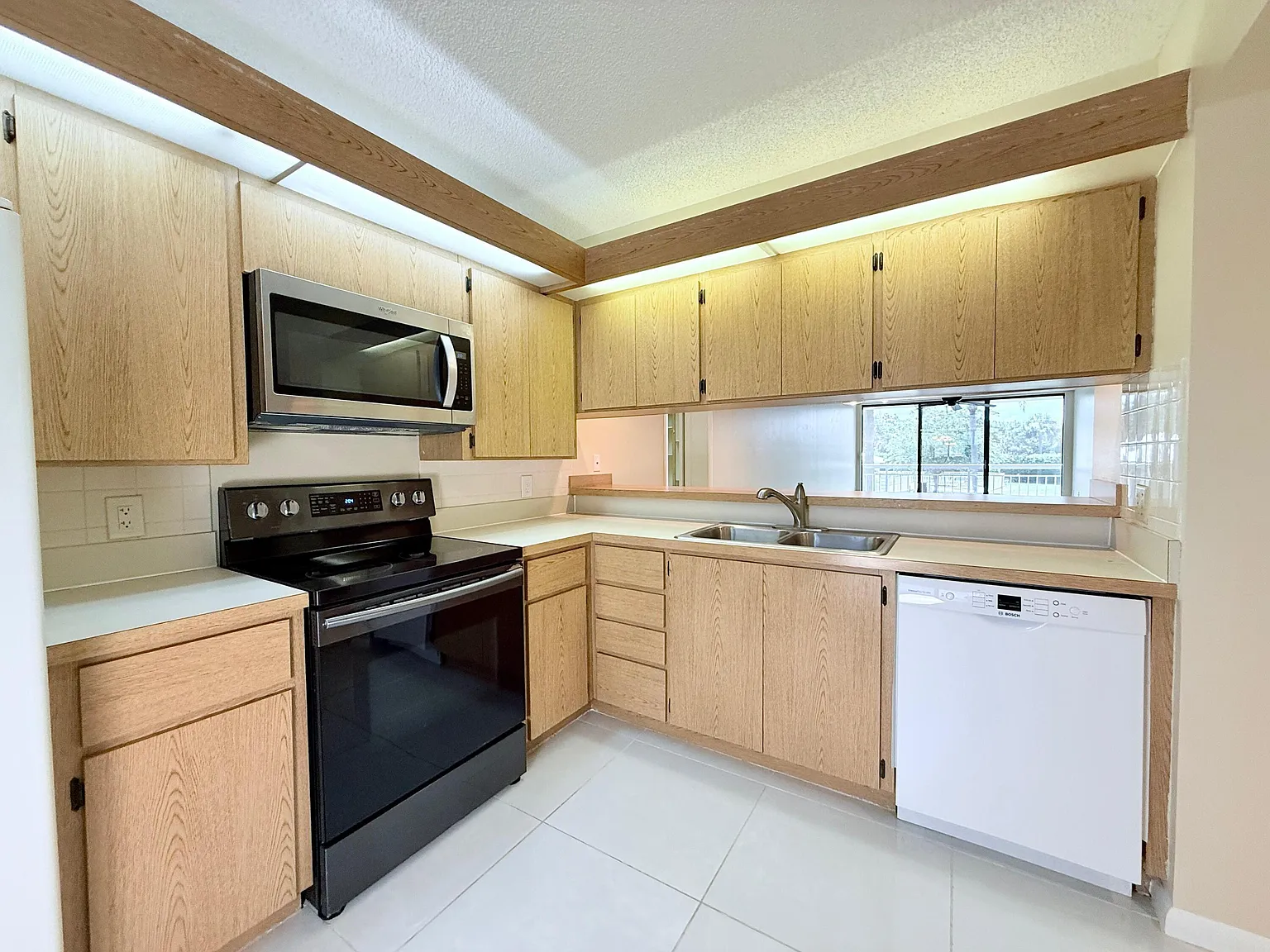 2 bed, 2.0 bath, 1442 sqft, $1,900 — Photo 4