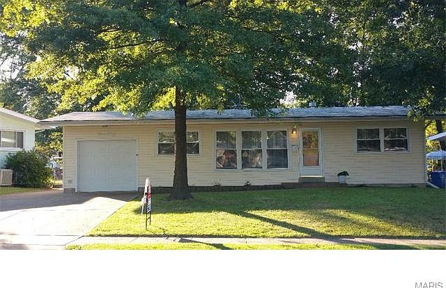 1st image of 940 Dauphin Ln