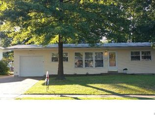 940 Dauphin Ln, Florissant, MO 63033