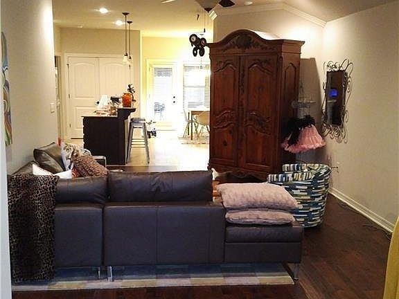 3rd image of 2641 Villa Blvd