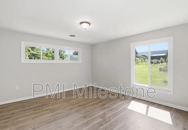 13242 Greensburg Rd — Photo 18
