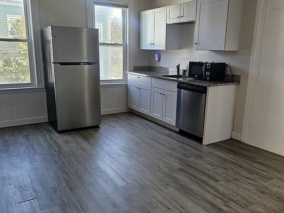 3rd image of 41 Mill St #2