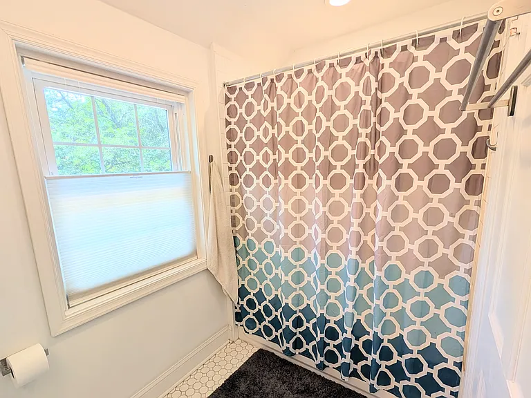 This bathroom includes a full-size bathtub