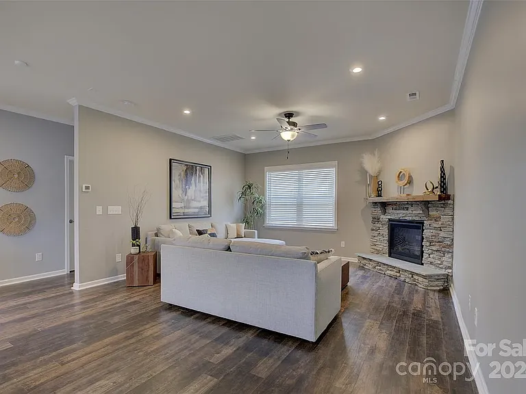 7134 Thornrose Dr — Photo 6