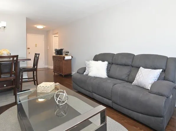 6 Birchwood Court #5H, Mineola, NY 11501