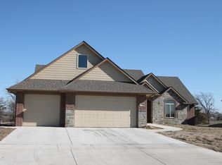 3205 S Bluelake Ct, Wichita, KS 67215