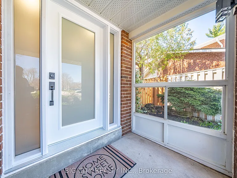 26 Carondale Cres — Photo 2