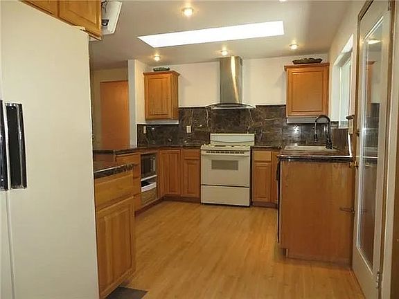 4th image of 9312 NE 180th St